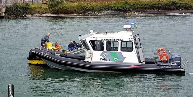 Pescadores sem documentação são autuados em Porto de Santos