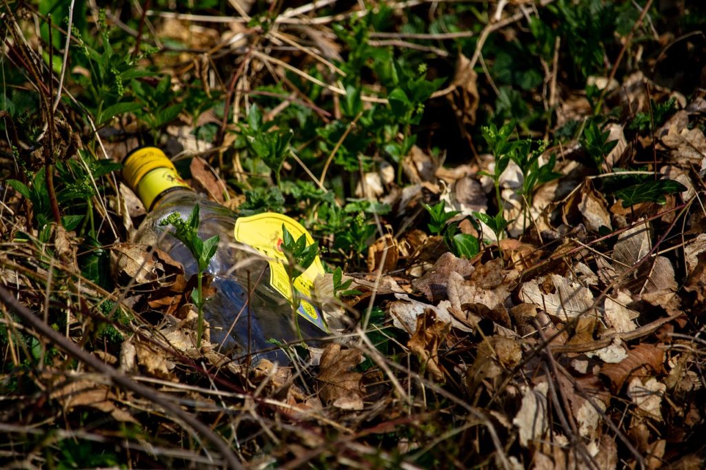 Não jogue lixo na natureza, preserve o meio ambiente